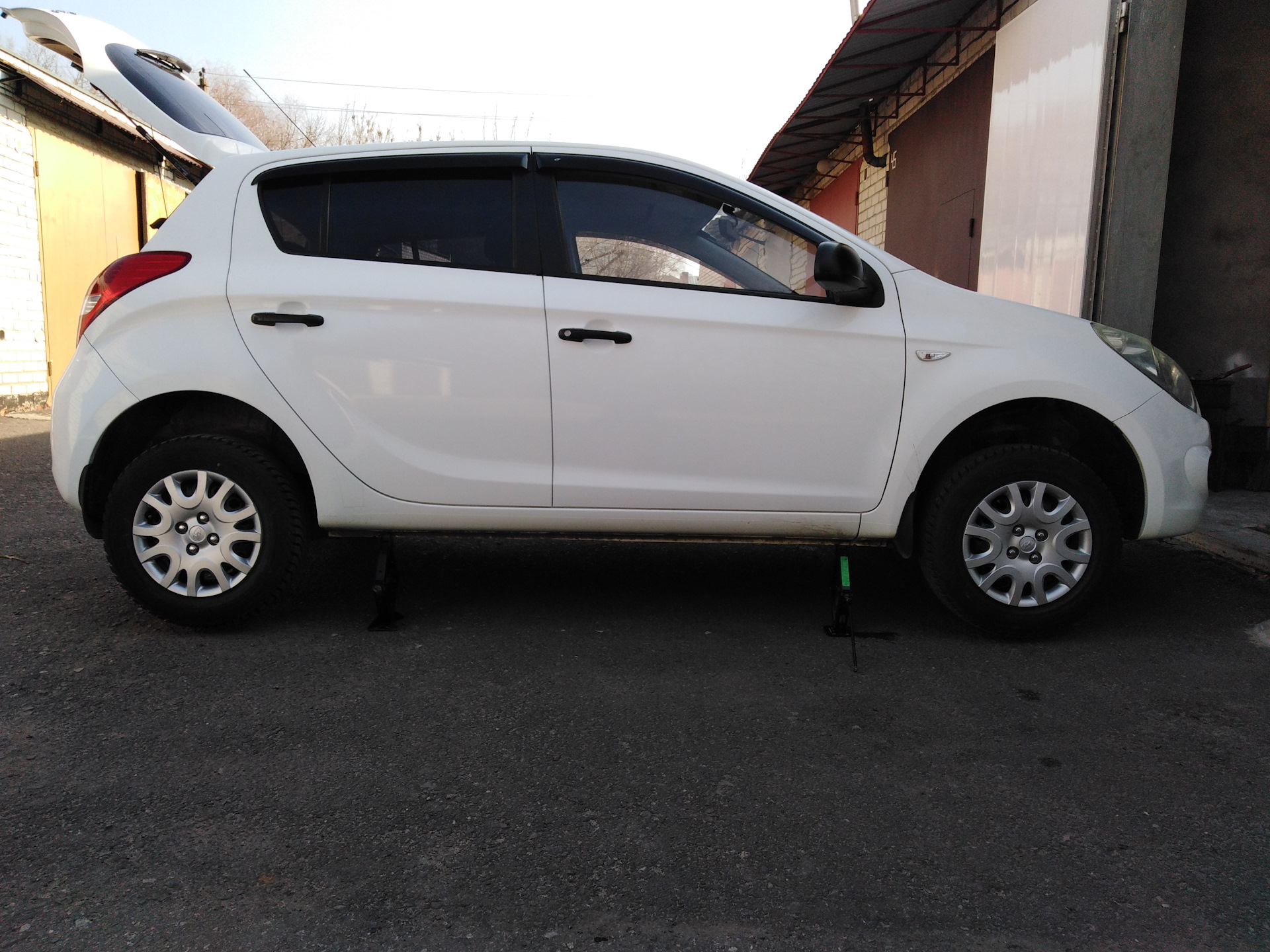 Хюндай брат. I20 колеса. I30 2g. Хендай ix20. Hyundai i20.