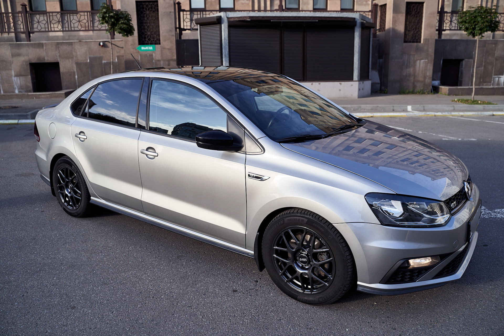 Р‘РµР»С‹Р№ VW Polo sedan gt