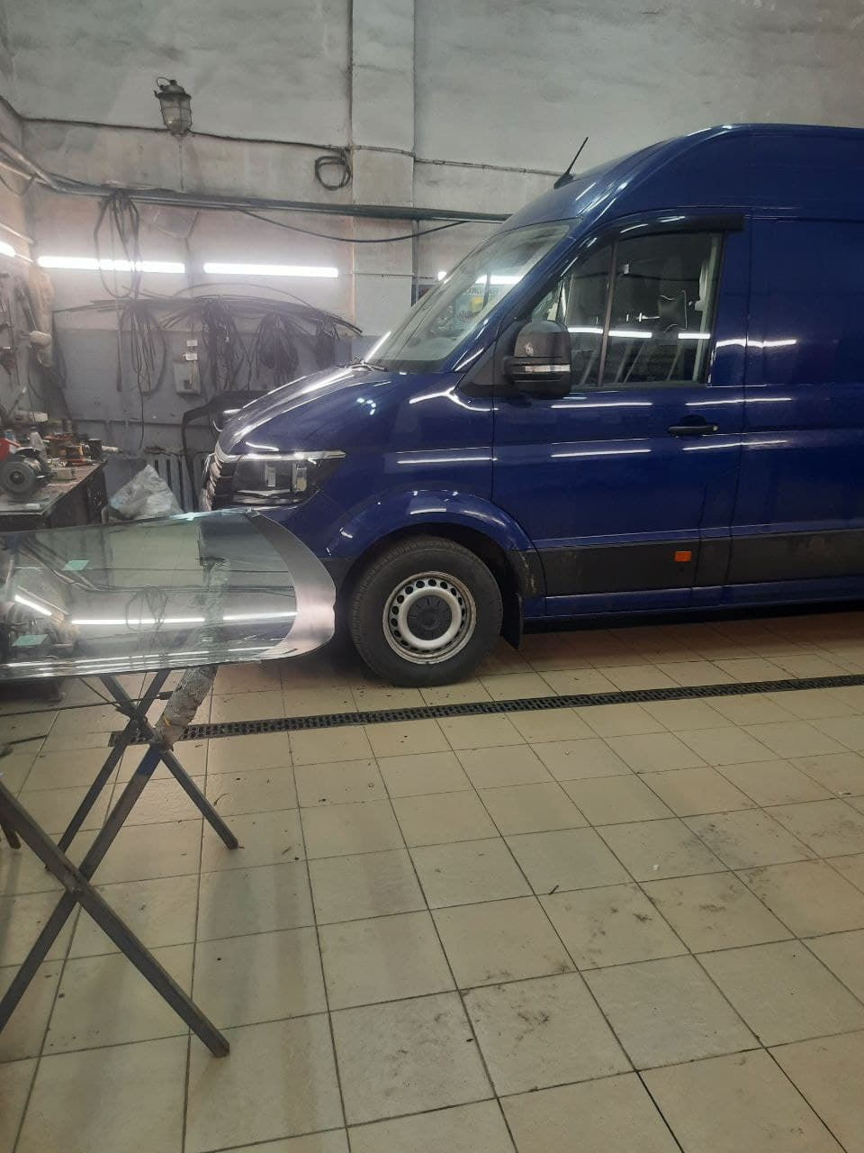 Замена ветрового стекла:камера ассистентов DLA, датчик света и дождя ...