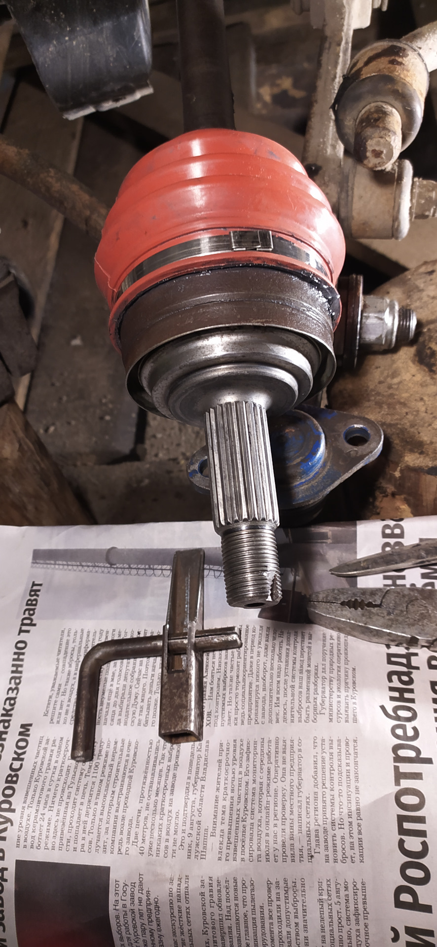 Приспособление для затяжки хомутов пыльника шруса. Хомут шруса своими руками. Инструмент для стяжки хомутов пыльников шрус. Приспособление для затяжки ленточных хомутов шруса. Размер хомута на пыльник шруса ваз 2114.