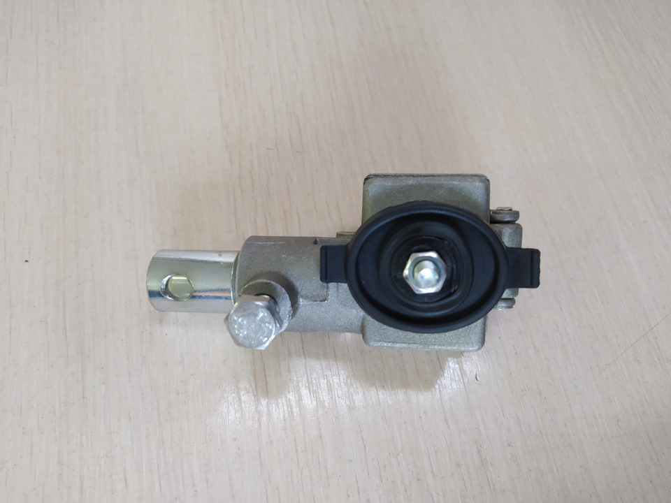 Замена шарнира кулисы выбора передач Ауди А6С4 — Audi A6 (C4), 2,6 л ...