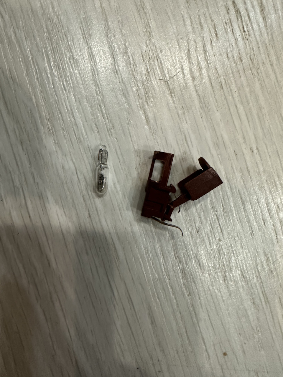 Замена лампочки в прикуривателе — Mercedes-Benz GL-class (X166), 3 л ...