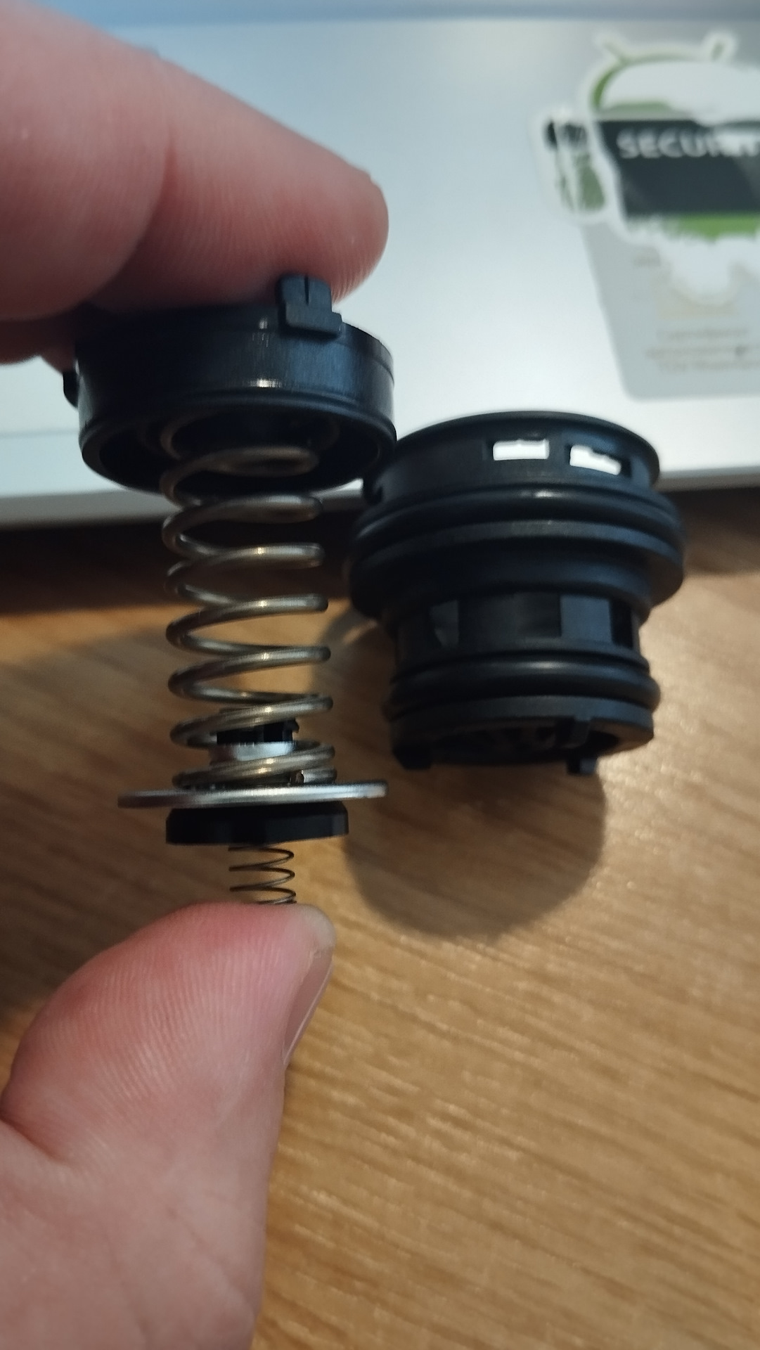 Давит на клапан, а получаем энурез, замена и доработка пробки ...