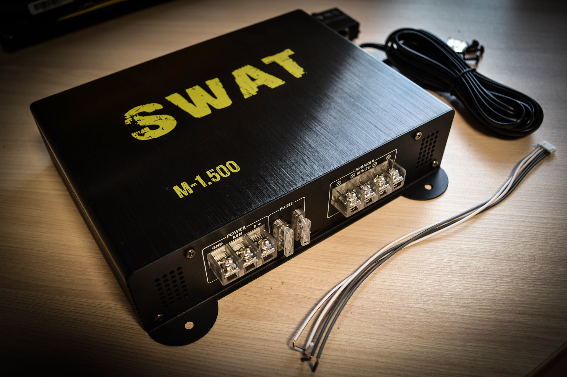 Моноблок swat. Моноблок SWAT 1.500. Усилитель SWAT M-1.500. Усилитель SWAT 1. Усилитель сват 1.500.