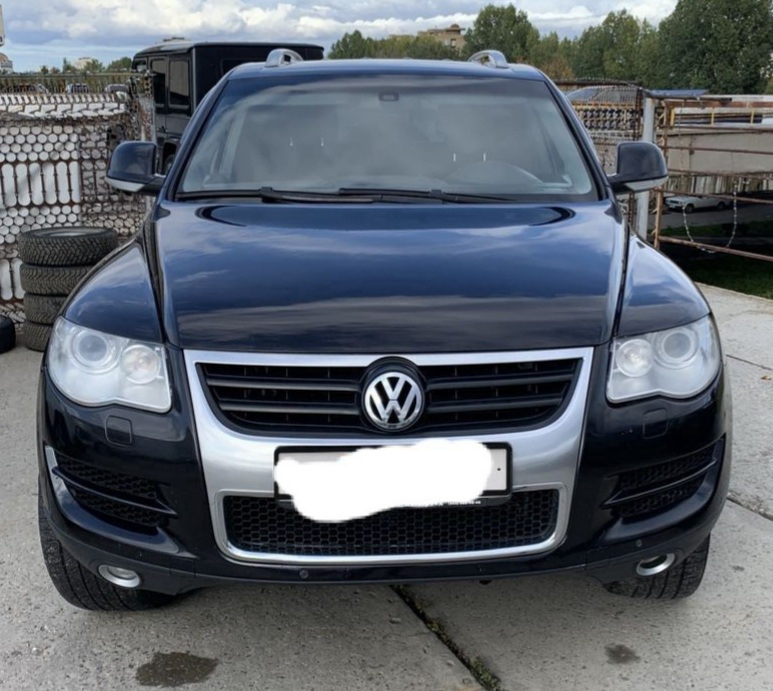 Разборка touareg. Фольксваген Туарег стекло. Полоска на лобовое стекло Туарег. Бьют стекло на туареге.