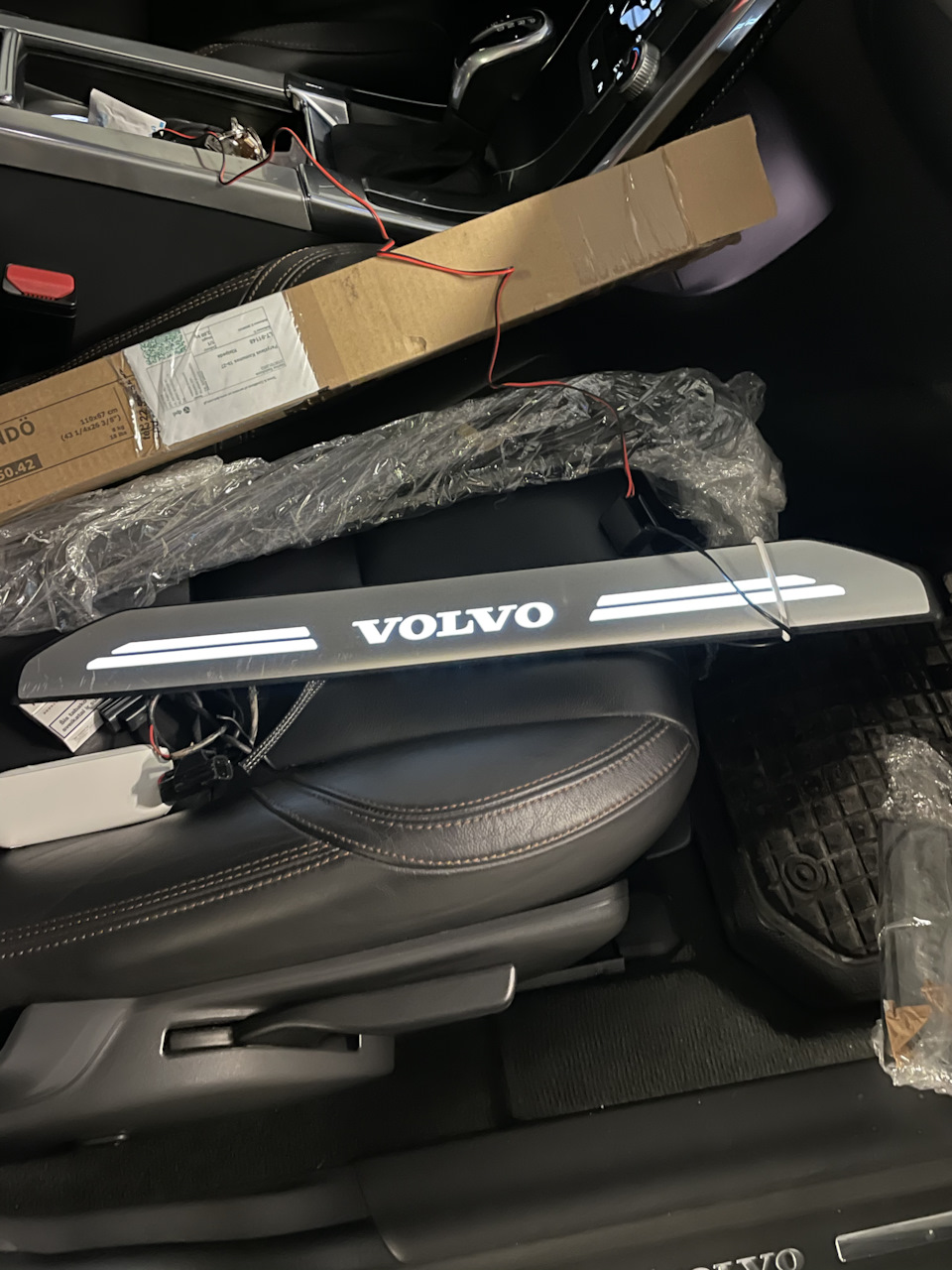 Накладки молдинг порога (Illumination) — Volvo XC60 (1G), 2,4 л, 2016