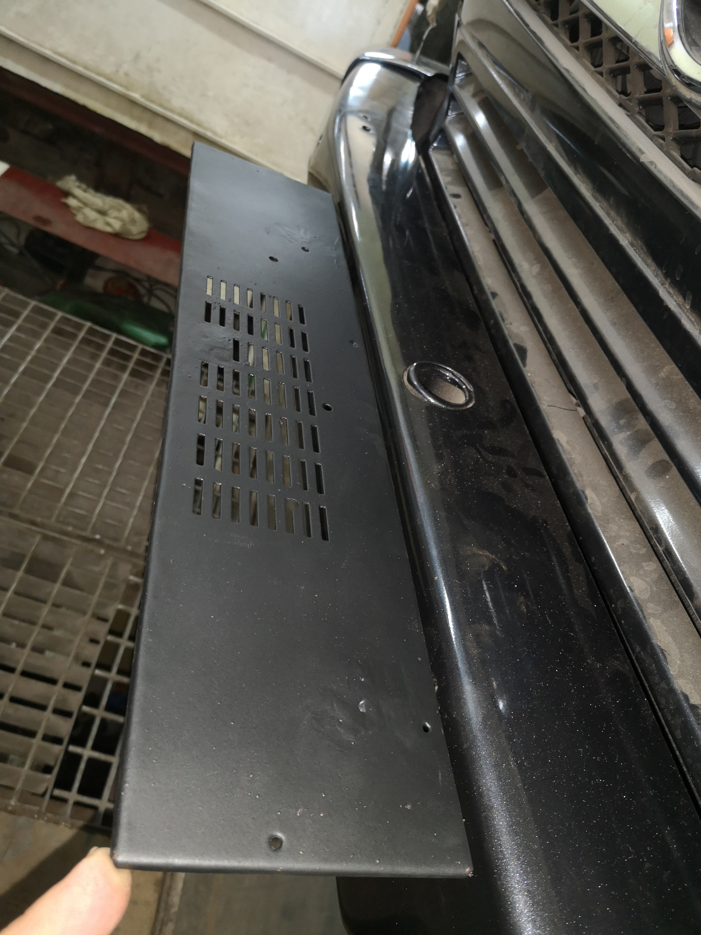 Откидная рамка номерного знака. — Mercedes-Benz G-Class (W460/W461), 3 ...