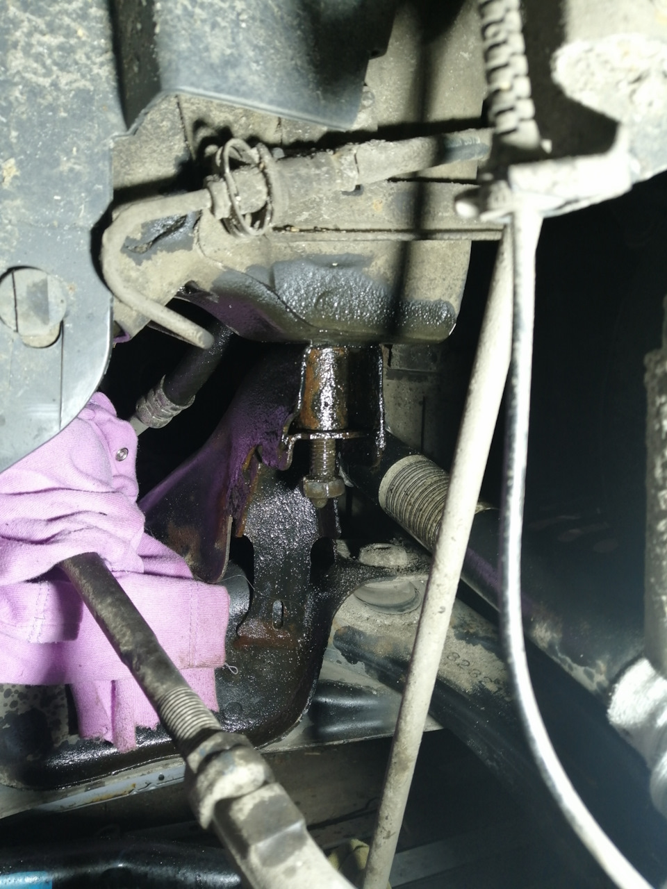 Болт подрамника. — Citroen C4 L, 1,6 л, 2017 года | своими руками | DRIVE2