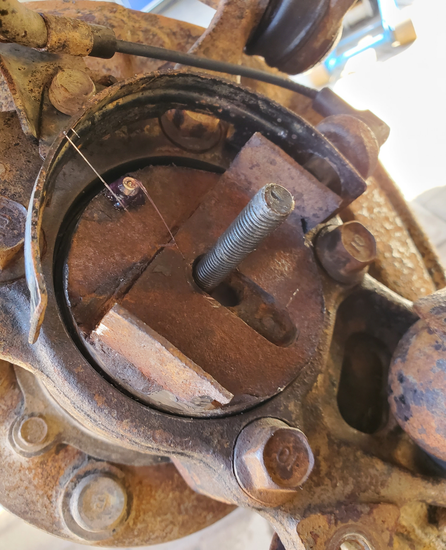 L200 смазка ступичного подшипника без съема — Mitsubishi L200 (4G), 2,5 ...