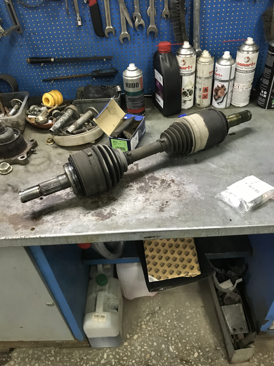 Потек сальник правой внутренней гранаты. — Toyota Land Cruiser 200, 4,5 ...