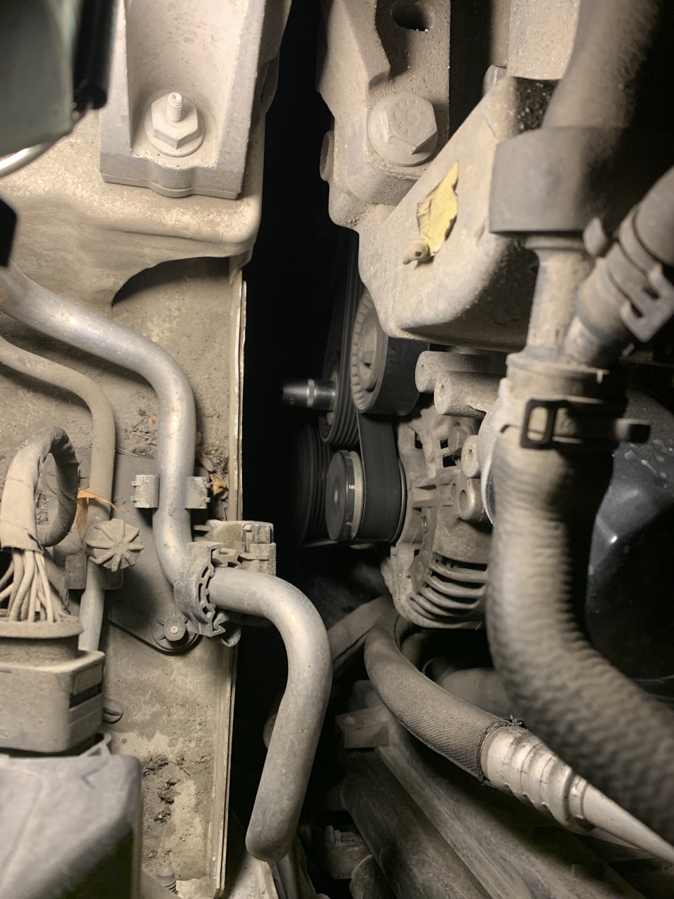 Замена паразитного ролика, попытка сменить ремень вспомогательных ...