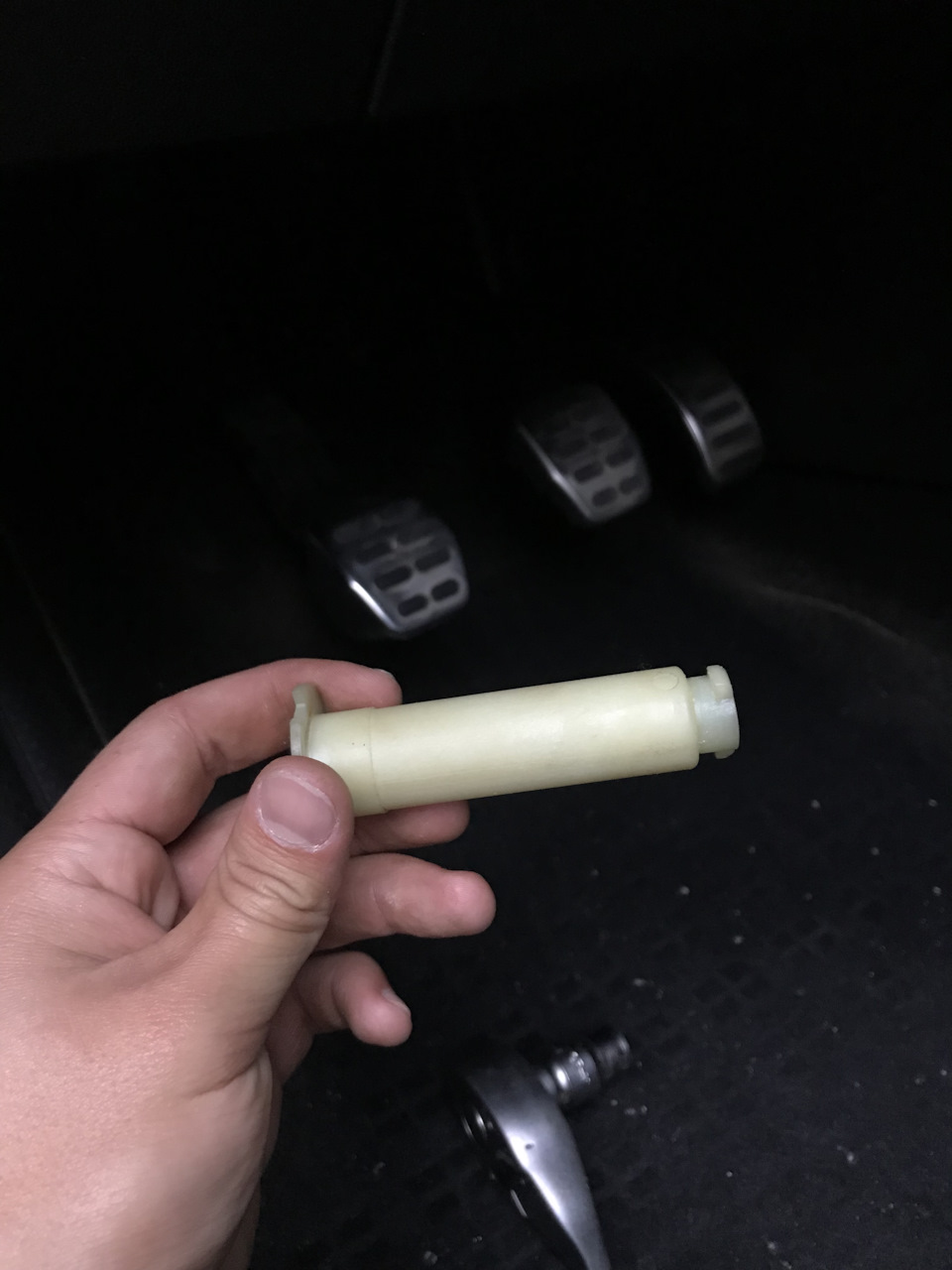 №3. Как и у всех. Скрип педали сцепления. — Volkswagen Polo Sedan, 1,6 ...