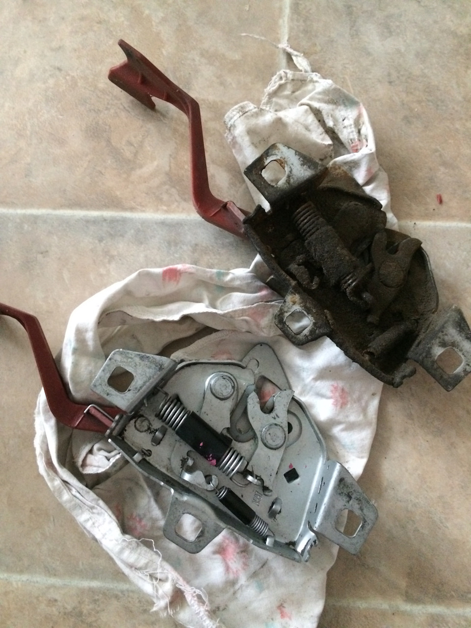 Альфа ромео 156 замок капота