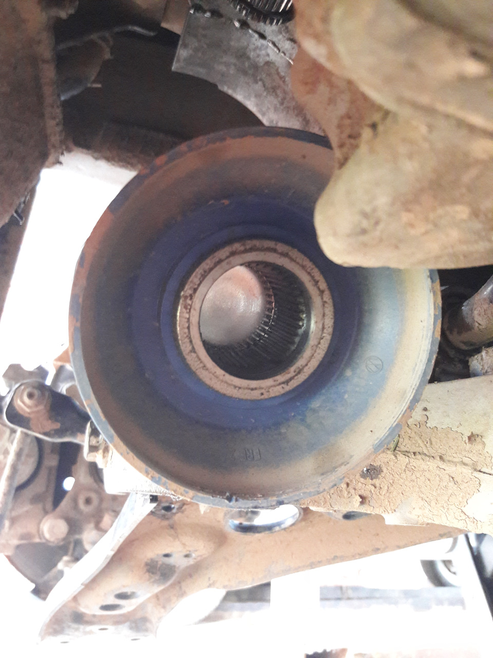 ACAAAgL7mOA 960 Как выбить внутренний шрус тигуан