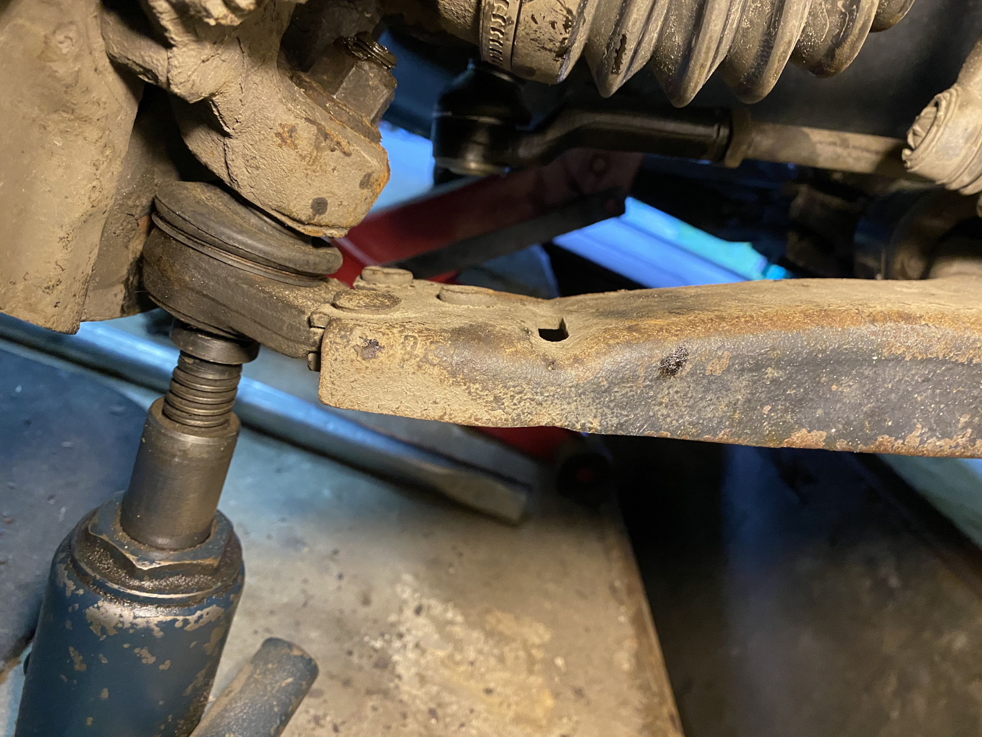 Замена рулевого наконечника — Land Rover Freelander 2 (L359), 2,2 л ...