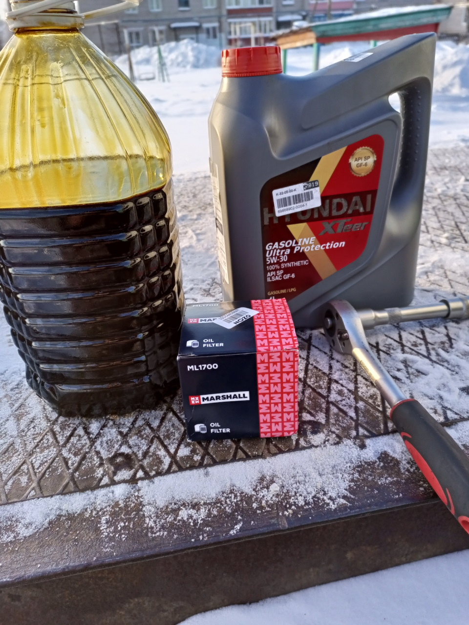 Замена масла и салонного фильтра — Hyundai Solaris, 1,6 л., 2012 года ...