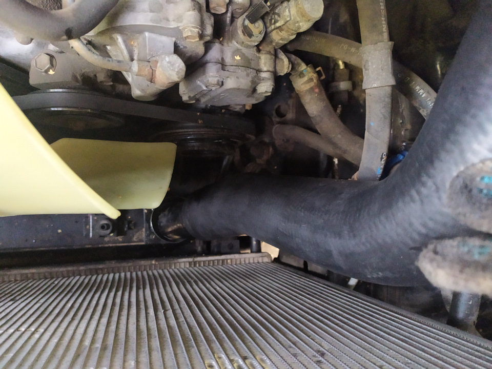 По месту немного покрутил новую часть. — Mitsubishi Pajero (4G)