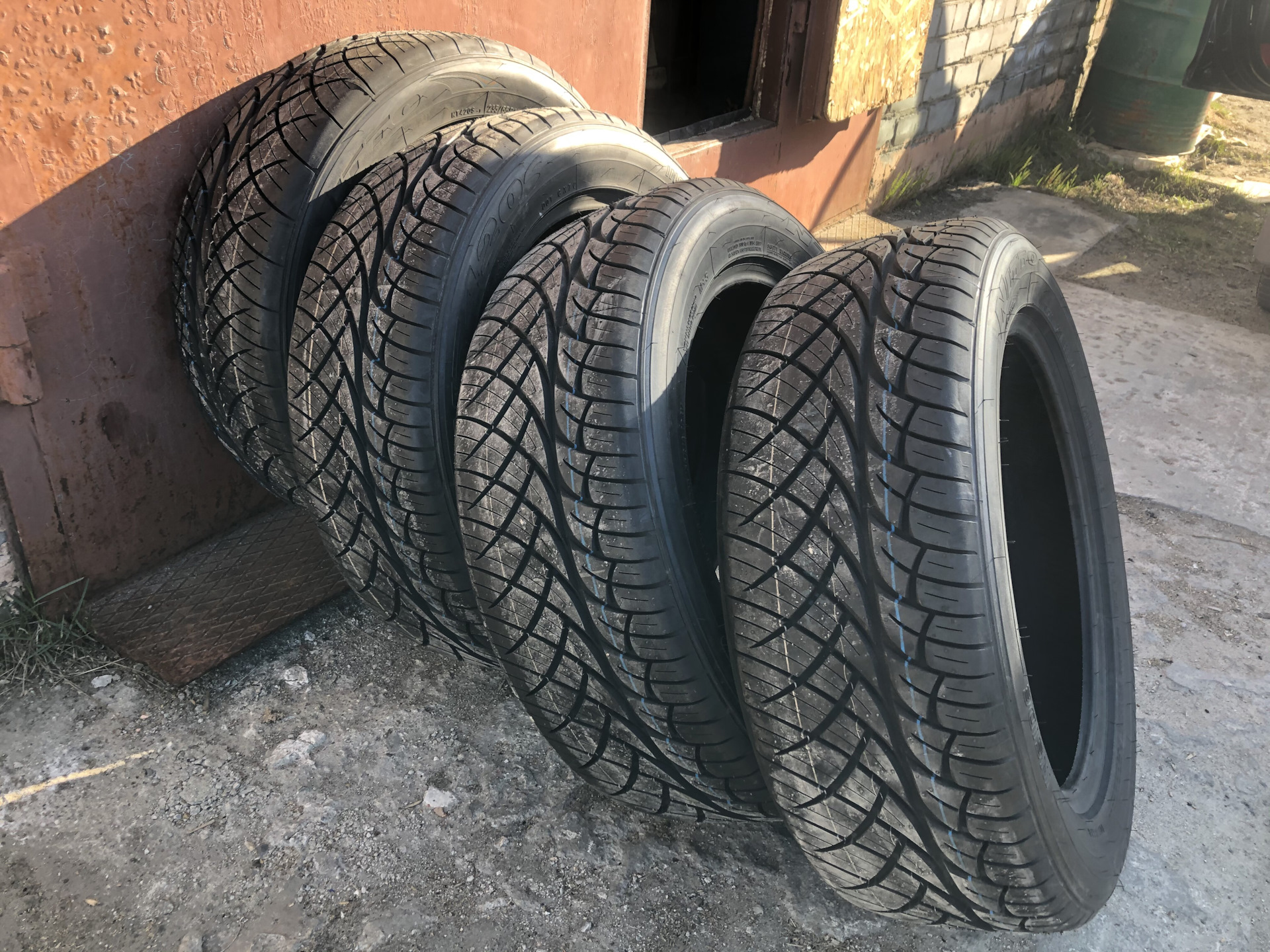 Резина nitto nt420s. Nitto nt420s. Nitto 420s. Nitto NT 420s 235/55/19. Nitto NT 420.