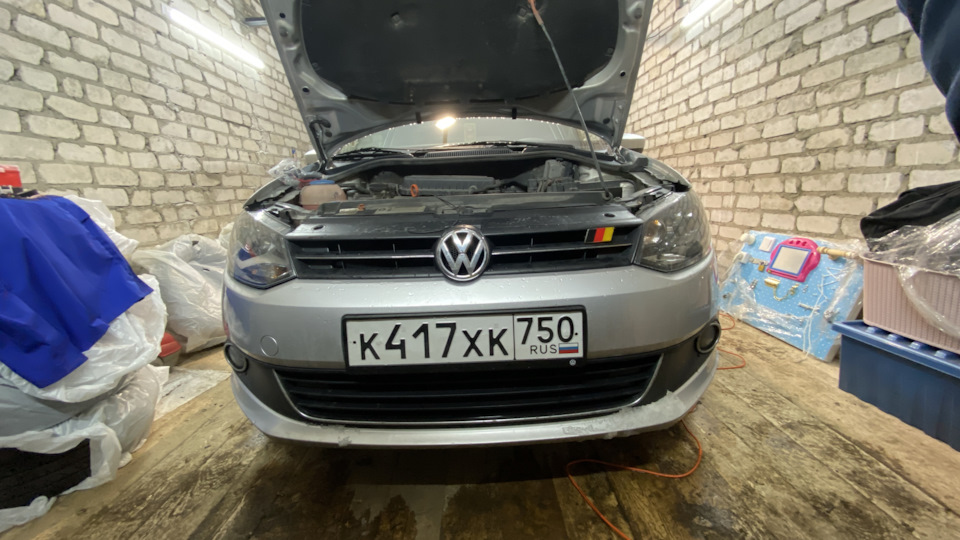 Замена стоковых фар на фары VW Polo Hatchback H7 - Volkswagen Polo Sedan, 1,6 л,