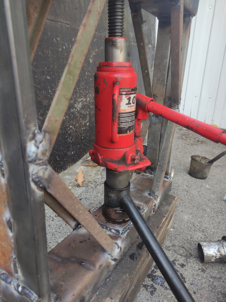 Замена сайлентблоков верхних реактивных тяг заднего моста — Great Wall ...