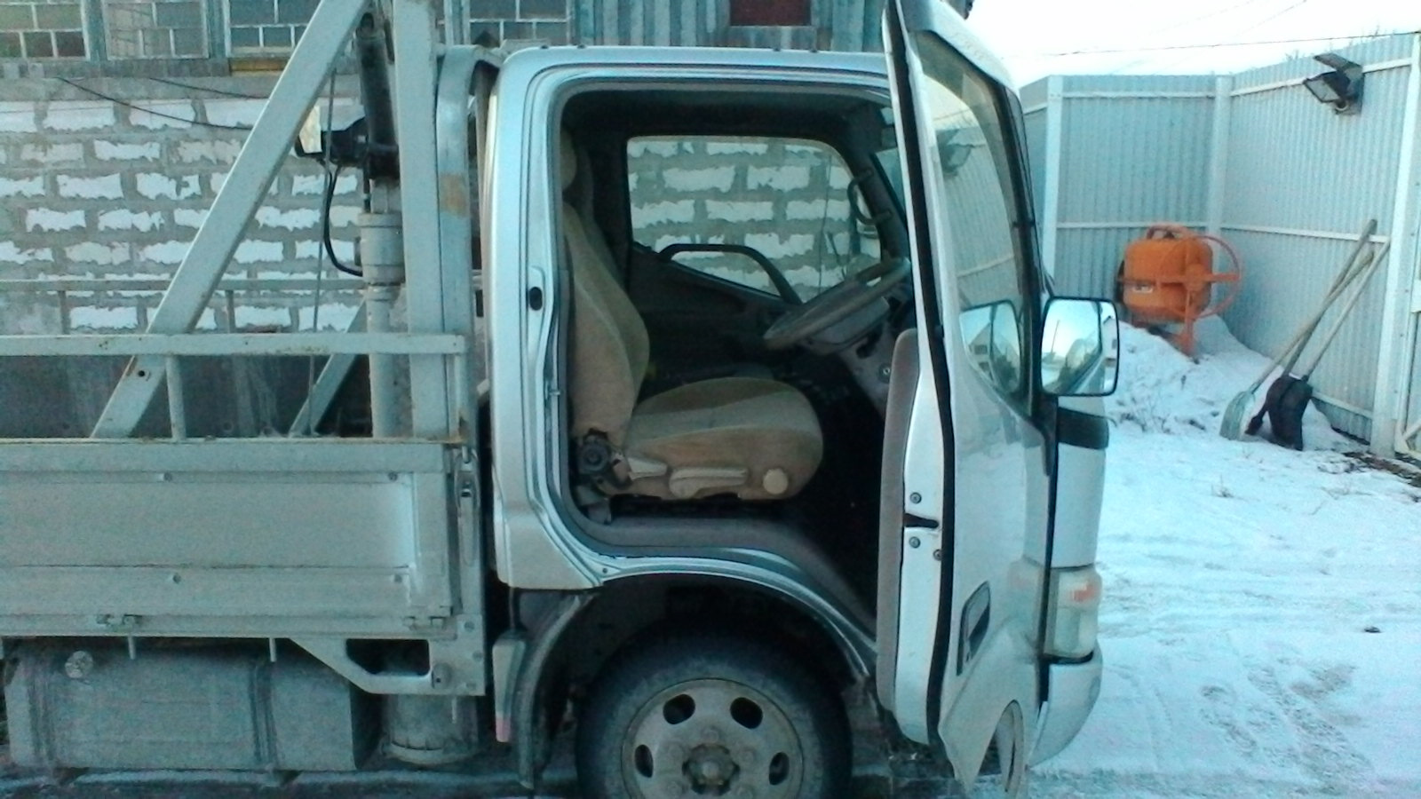 toyota dyna 200 кабина