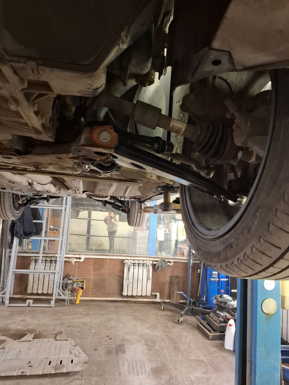 9. Левый рычаг сам не осилил, помог знакомый, спасибо. — Ford Focus Hatchback II