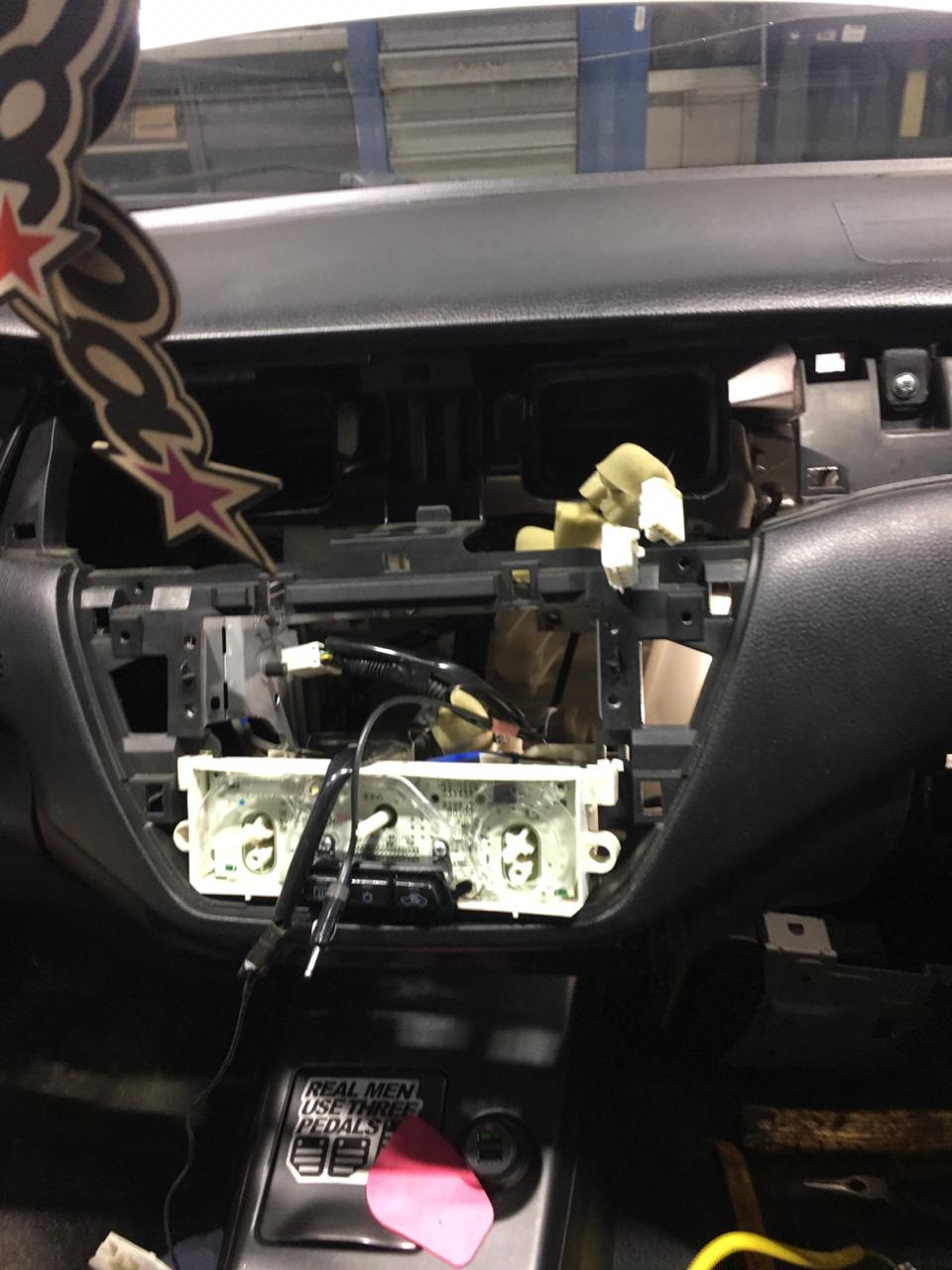 Замена задних колодок, установка дренажной трубки — Toyota Venza (1G ...