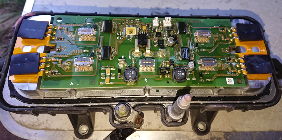 верхний этаж, плата контроллера — Nissan Leaf (1G)