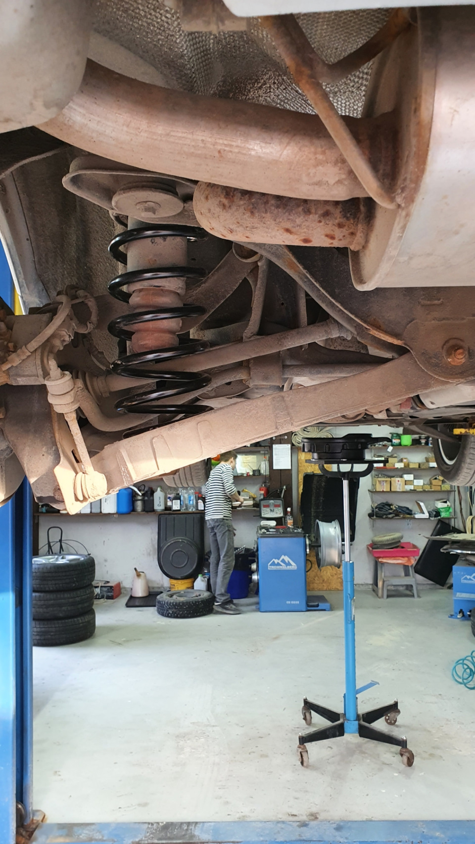 Замена пружин и сайлентблоков задних продольных рычагов — Volvo XC60 ...