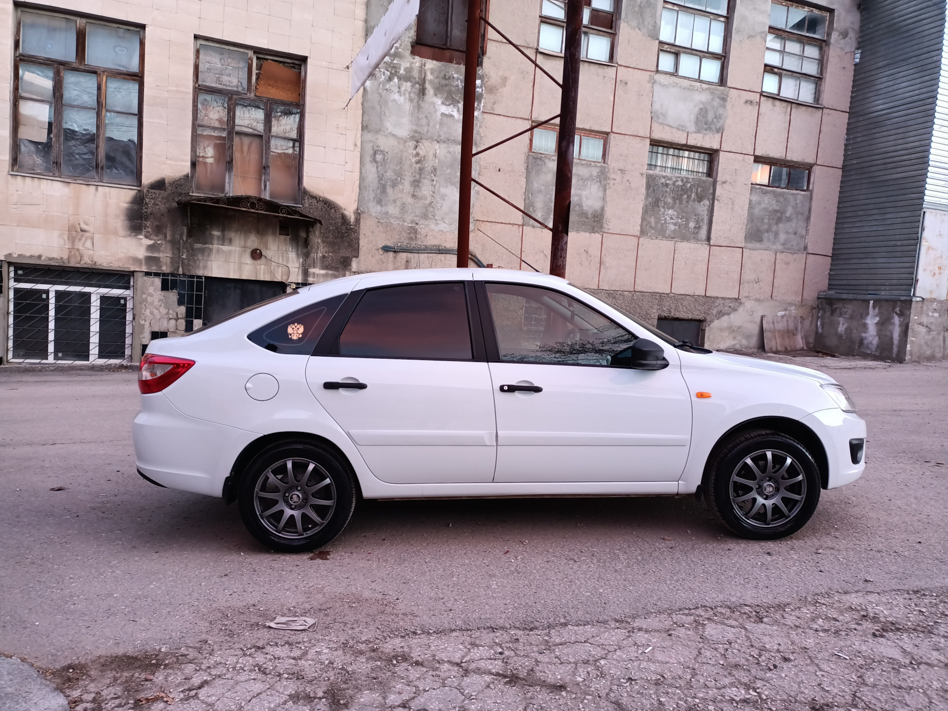 Летняя резина Michelin energy XM2+ 195\55 R15 — Lada Гранта лифтбек, 1 ...