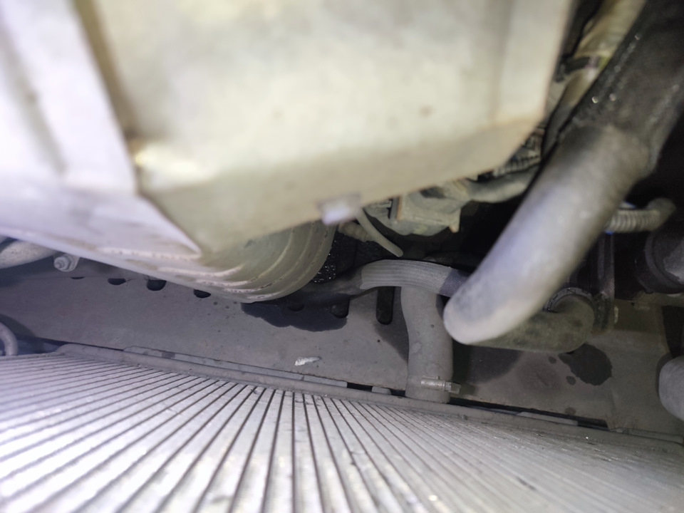 Патрубок лопнул. — Peugeot 408, 1,6 л, 2012 года | поломка | DRIVE2