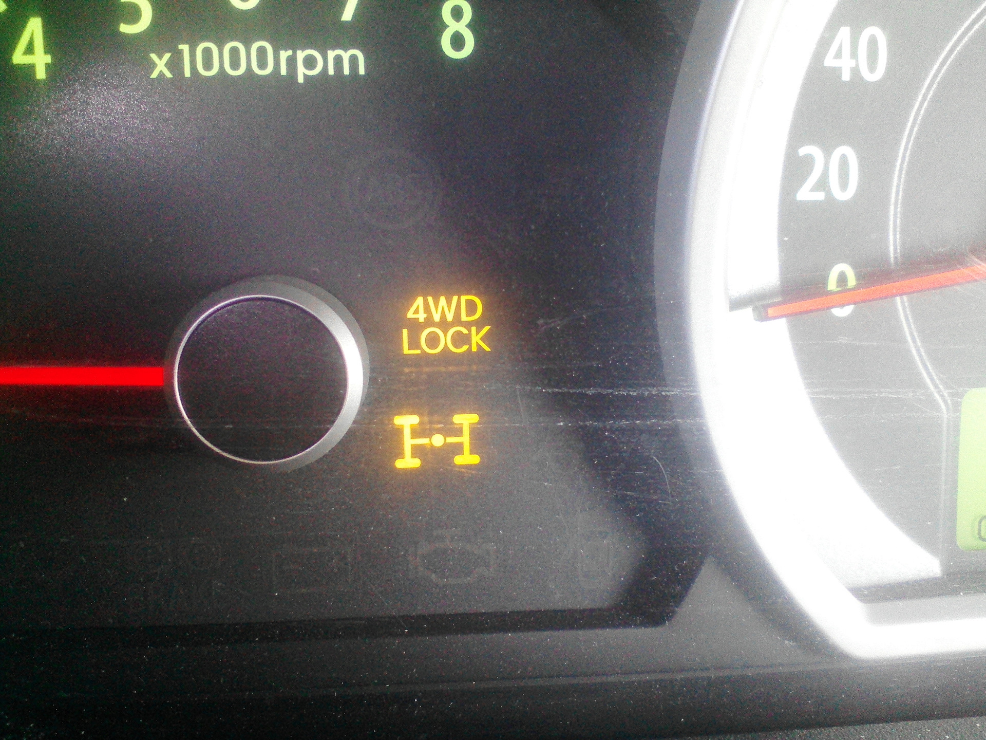 Esp off. 4wd lock что это. 4wd lock что это. Кнопка 4wd lock hyundai tucson. Вольтметр автомобильный для санта фе 2.