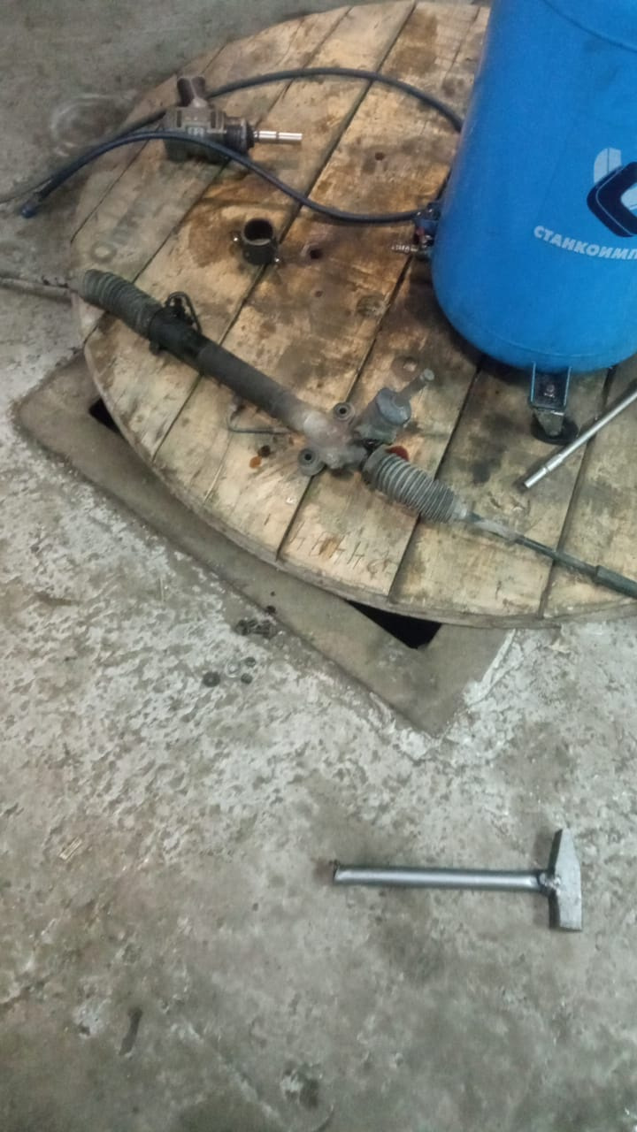 ТО рулевой рейки, прокачка передних стоек и ТО задних суппортов ...