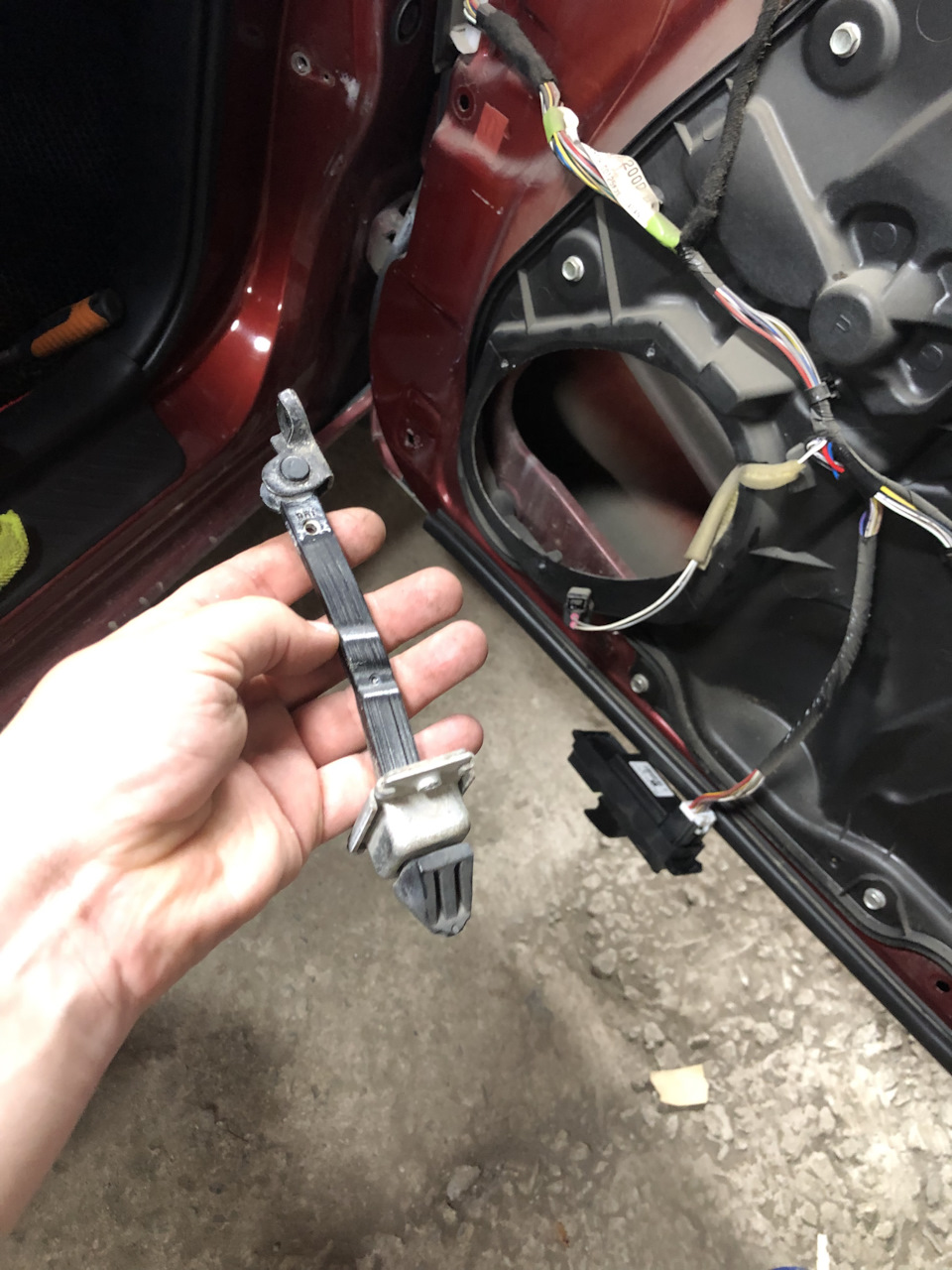 Ограничители дверей. — Mazda 3 (1G) BK, 1,6 л, 2008 года | своими ...