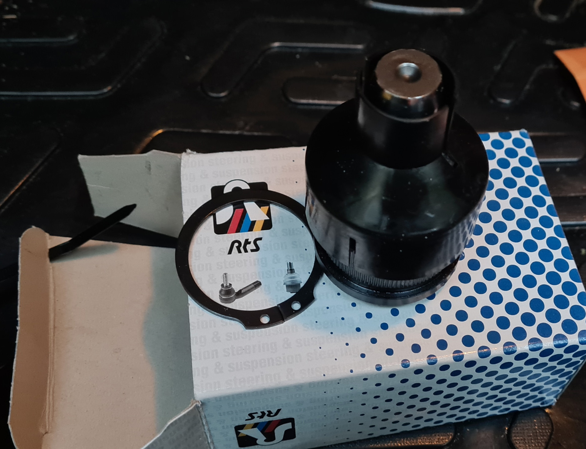 Течь патрубков гидроусилителя, замена задней подушки АКПП ...