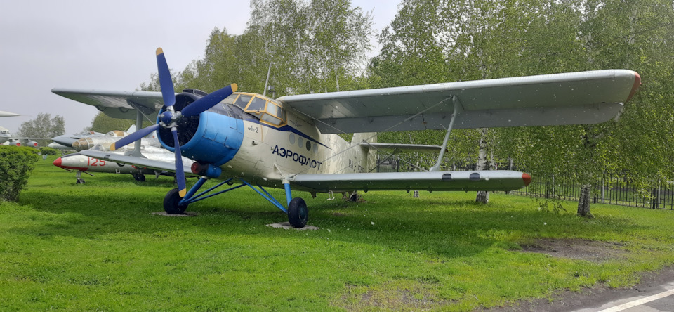 Пожалуй, самый известный и легендарный самолёт всех времён и народов – Ан-2. Такое чувство, что он эксплуатировался, эксплуатируется и будет эксплуатироваться всегда…) — Jeep Cherokee (KL)