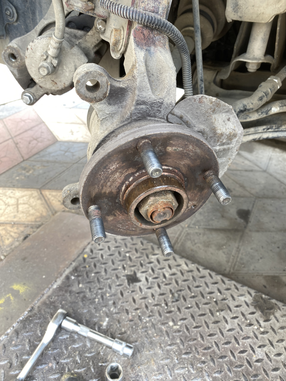 Расточка дисков — Chevrolet Lacetti Sedan, 1,8 л, 2009 года | визит на ...