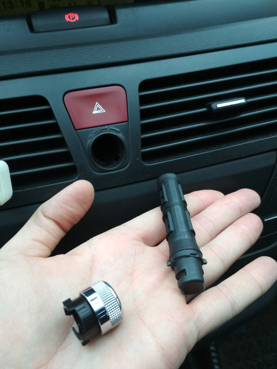 Штатный ароматизатор — Citroen C4 Picasso (1G), 2 л, 2008 года ...