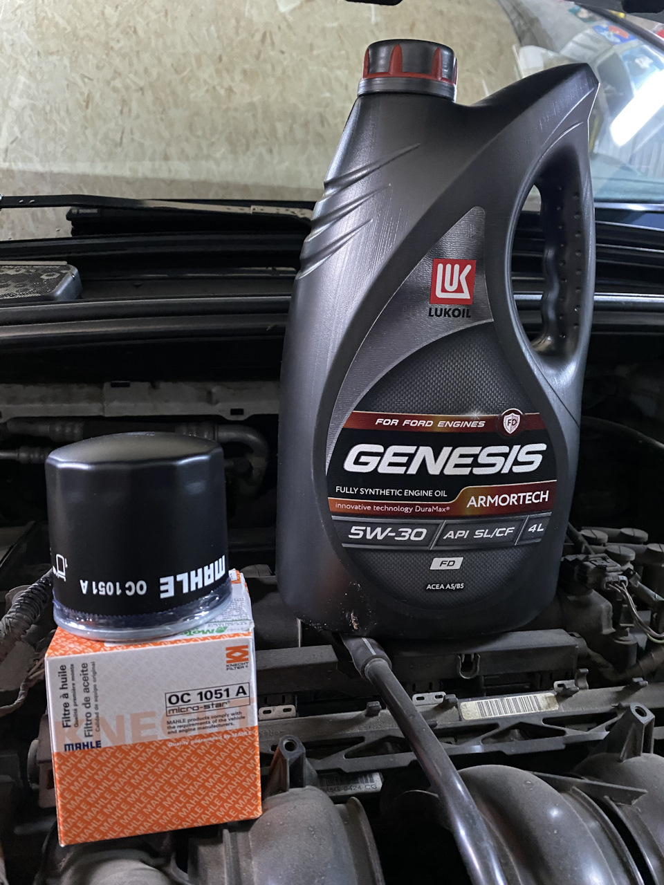 Замена масла Лукойл Генезис 5w30 — Ford Focus Wagon III, 1,6 л, 2015 ...