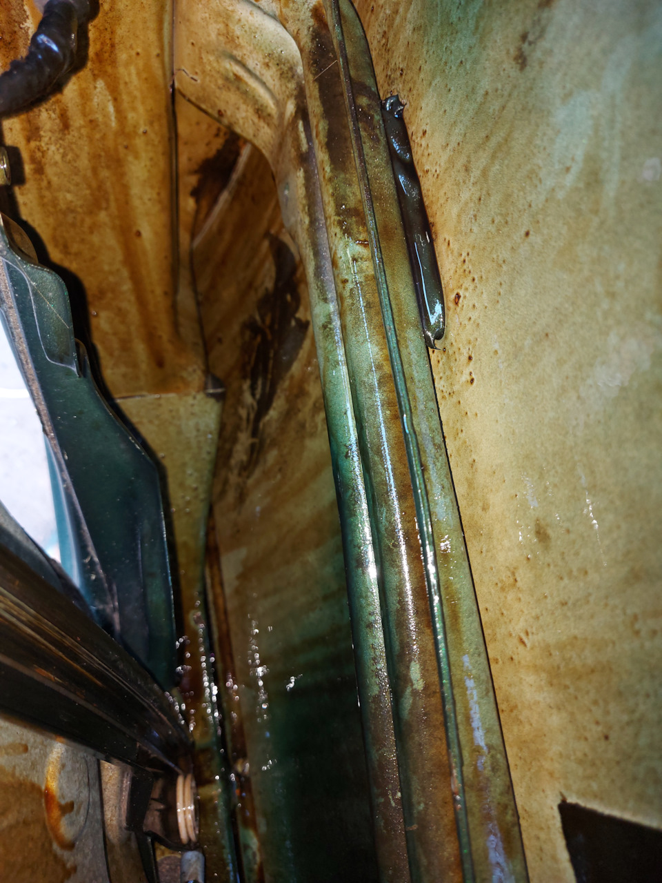 Антикоррозийная обработка маслянным составом Dinitrol ML. — Volkswagen ...