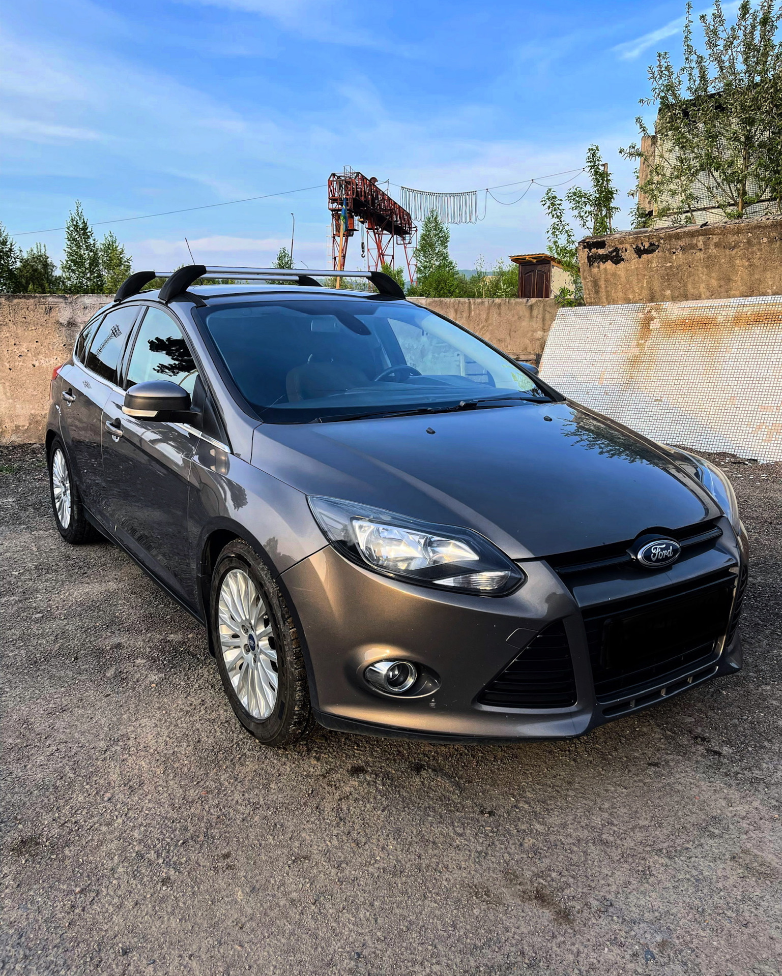 Оригинальный багажник ( поперечины, дуги, кому что ) на крышу — Ford Focus  III Hatchback, 2 л, 2012 года | тюнинг | DRIVE2