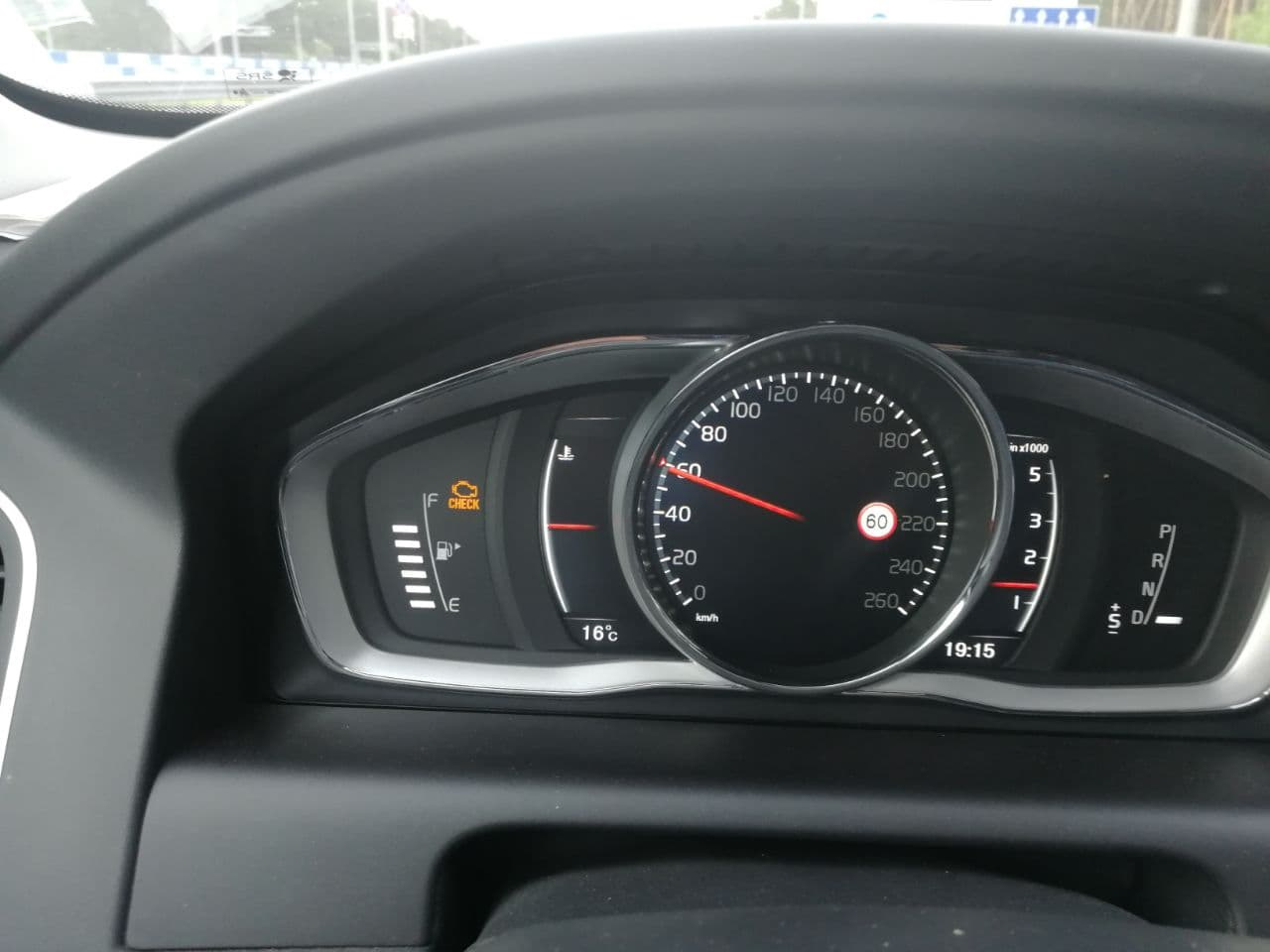 Volvo xc60 d4 check engine почему горит.