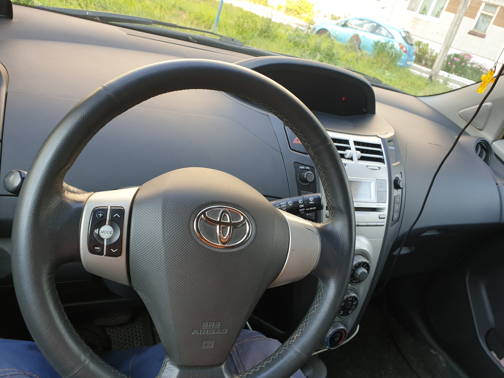 кнопка es на toyota yaris