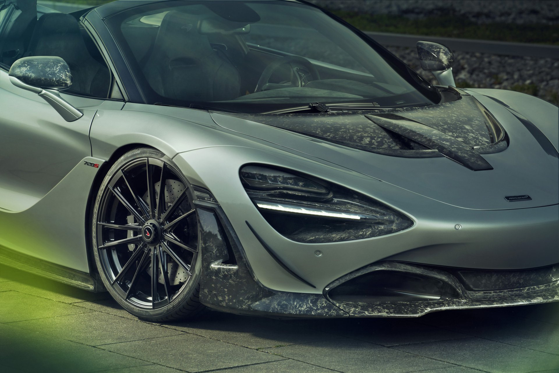 MCLAREN 720 спереди