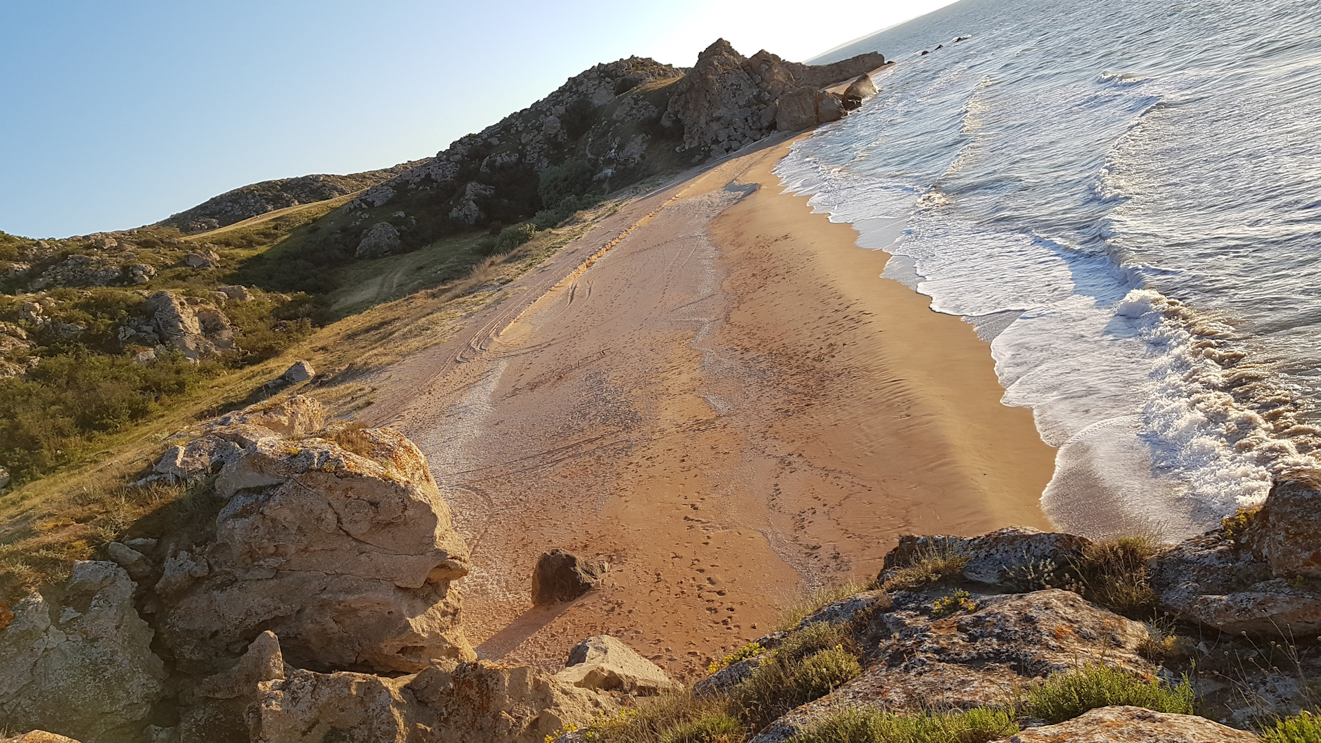 Кунжутный пляж в Крыму