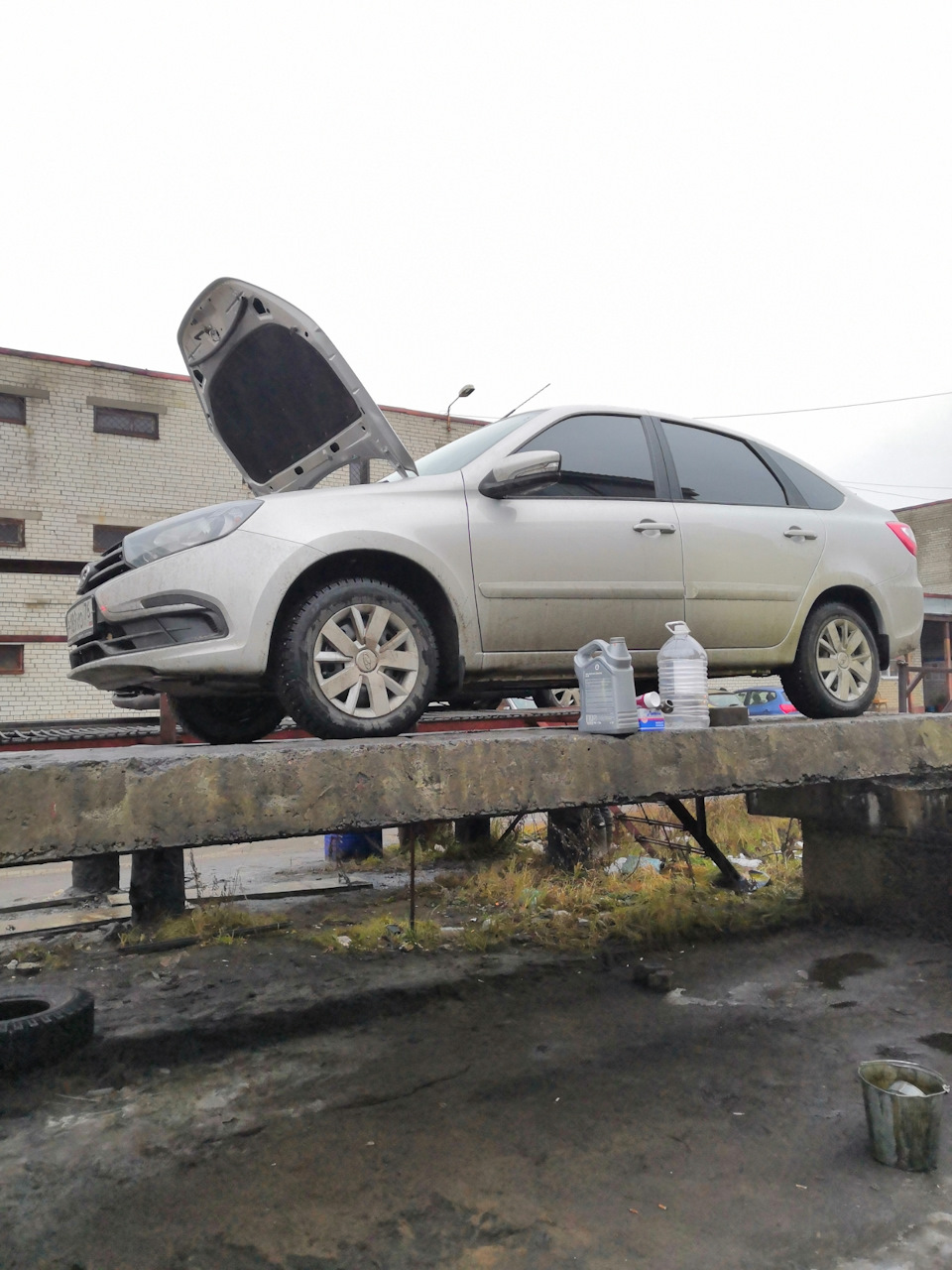 Первая замена масла — Lada Гранта Лифтбек (2-е поколение), 1,6 л, 2019 ...