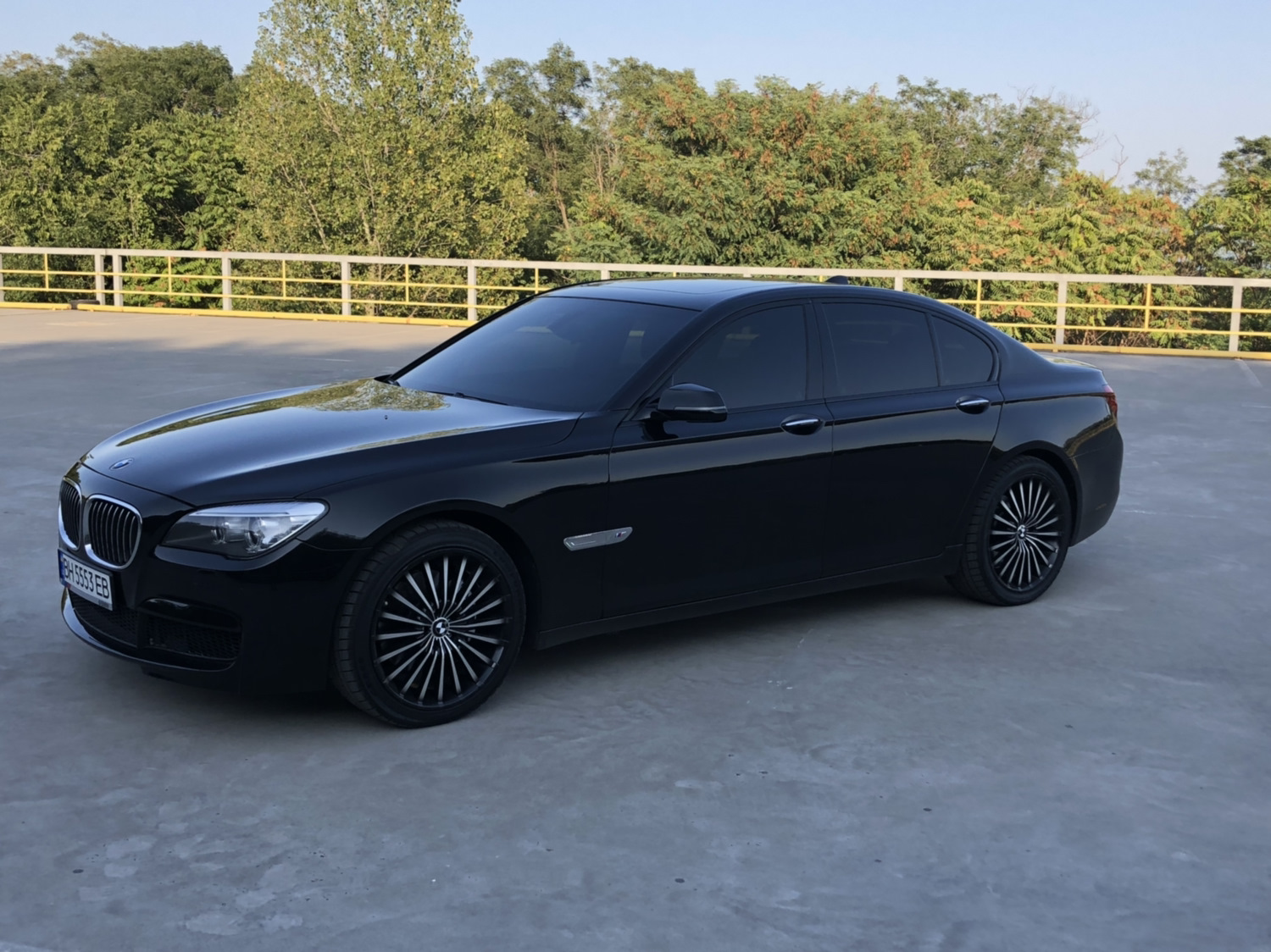 7 черный. BMW f01 бункер. BMW 7 f01 черная тонированная. BMW 7 тонированная. BMW f01 черная тонированная.