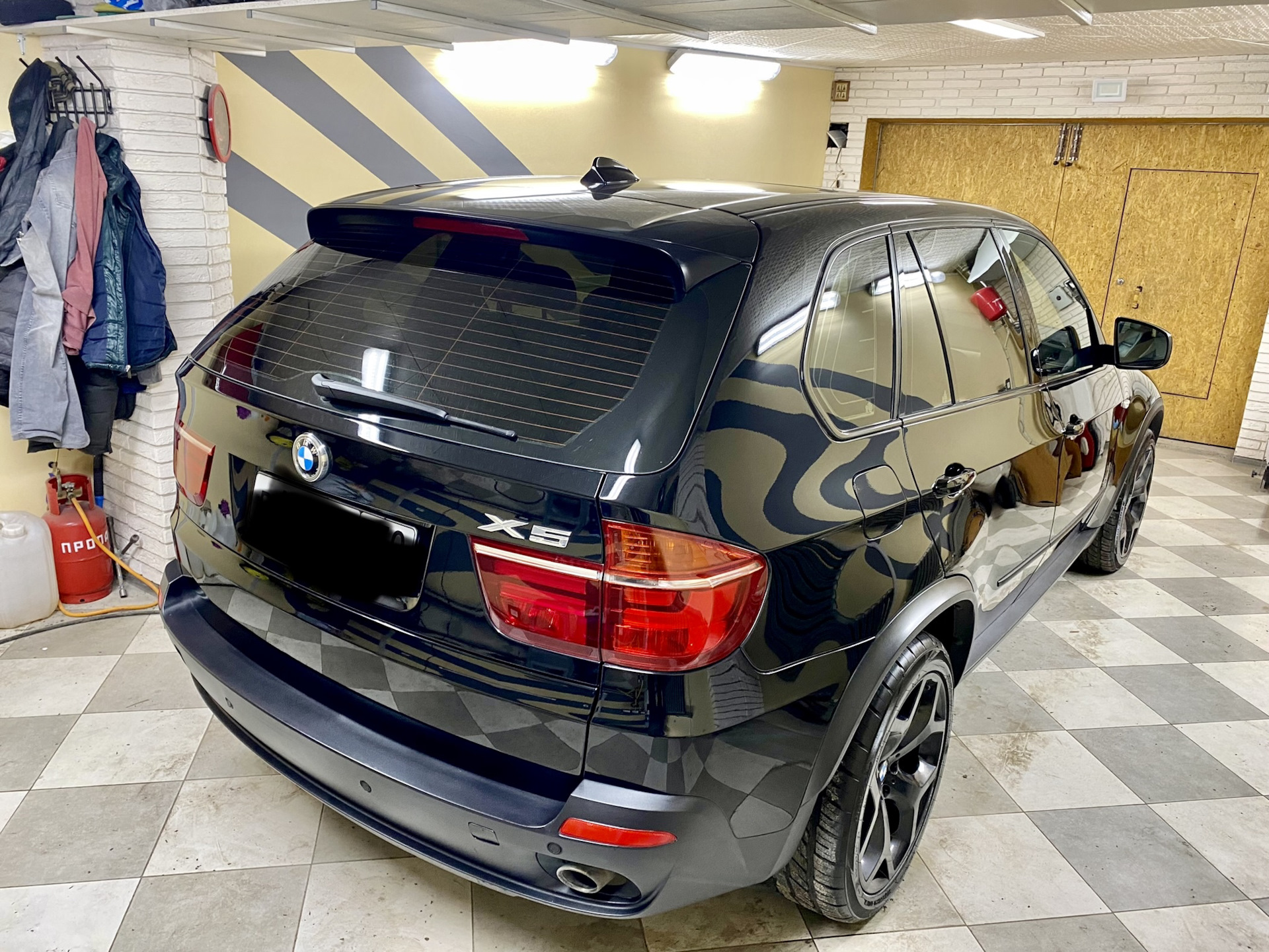 Detailing 05. BMW x5 в детейлинге. Детейлинг авто. Накладка на номер авто детейлинг. X5.