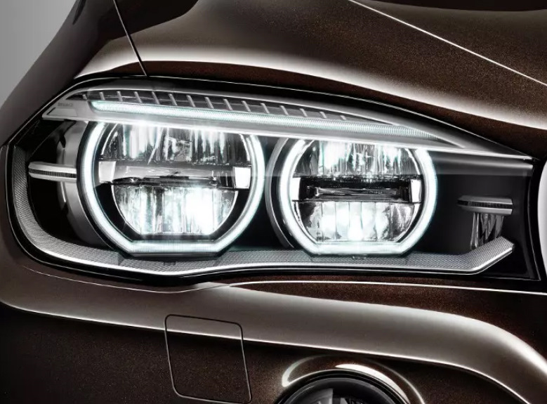 Лед фары БМВ. Led и Adaptive led фары BMW x3 g01. Лазерные фары БМВ. Стрелка фара БМВ тренд.