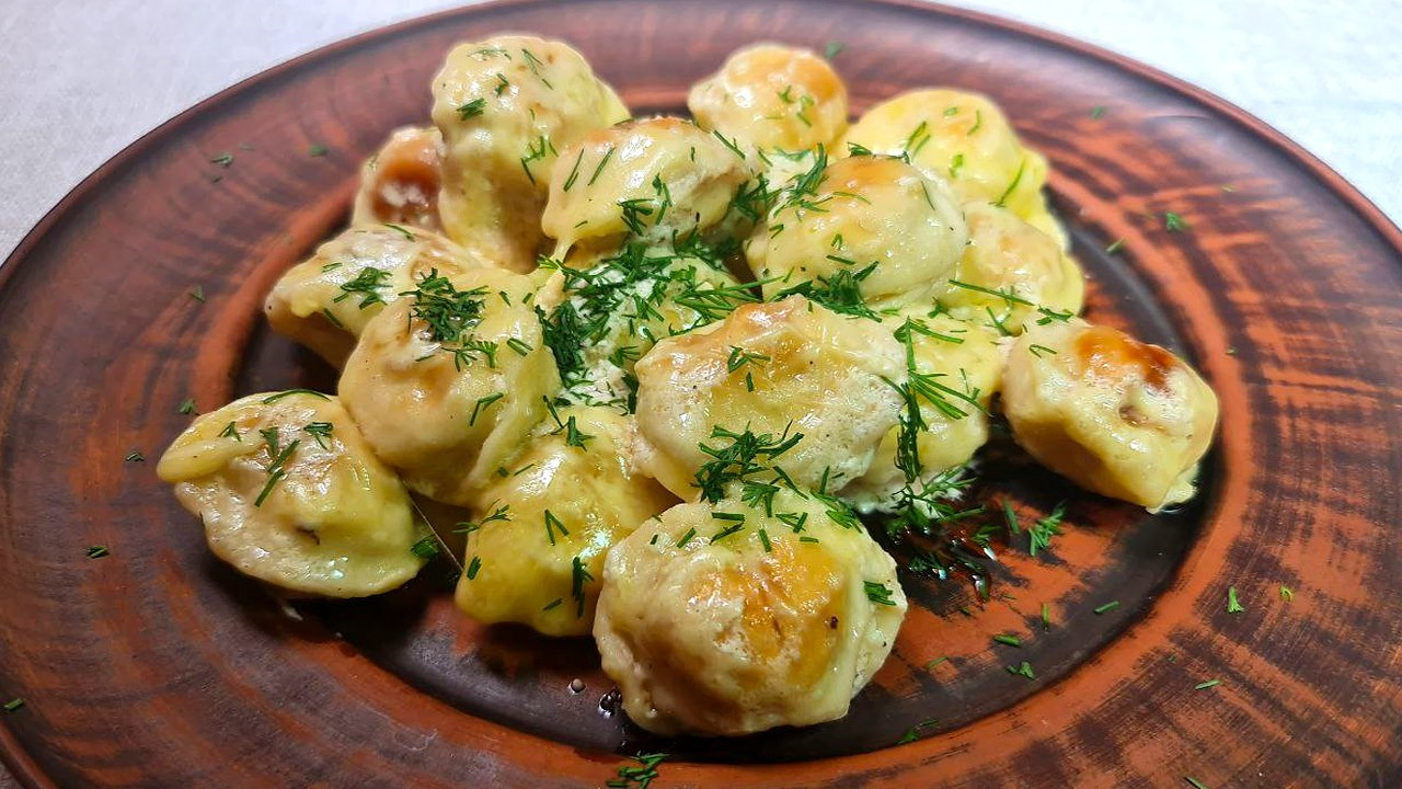 Жареные пельмени со сметаной и сыром в сковороде — Сообщество «Вкусно  жрать» на DRIVE2